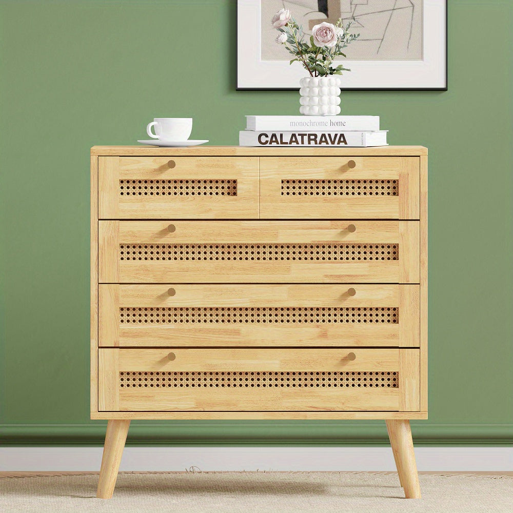 Commode classique, armoire à 3 tiroirs, avec plateau de tiroir en rotin, avec couvercle rabattable inférieur, avec poignée en métal doré et pieds en bois, espace de rangement dans le salon et la chambre à coucher, panneaux de particules.