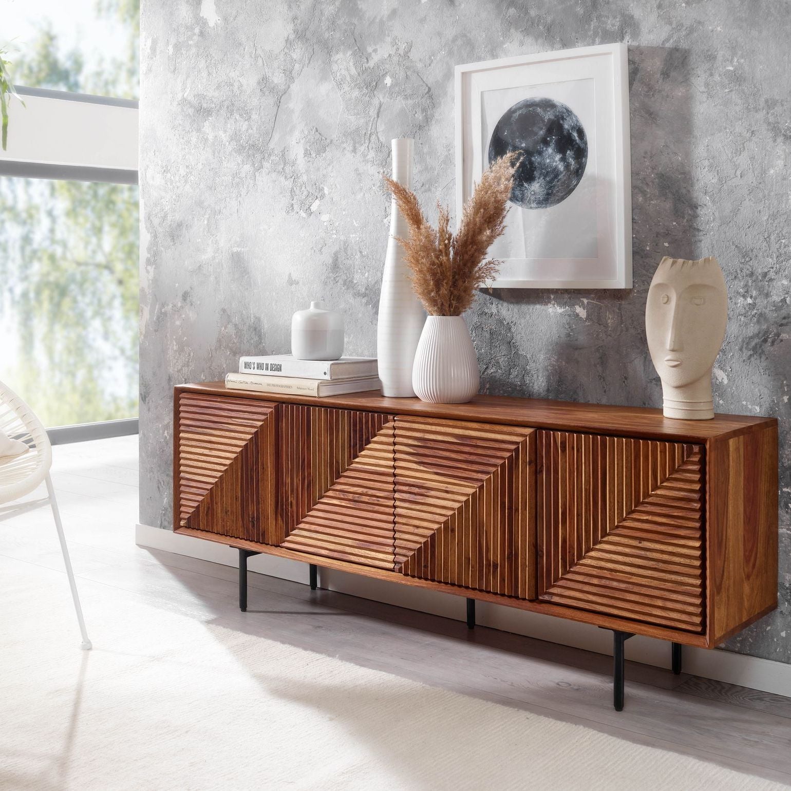 Meuble TV en Bois Massif Sheesham 140x54x33 cm avec Quatre Portes, Design Élégant, Table TV Moderne, Meuble TV pour Salon, Buffet TV