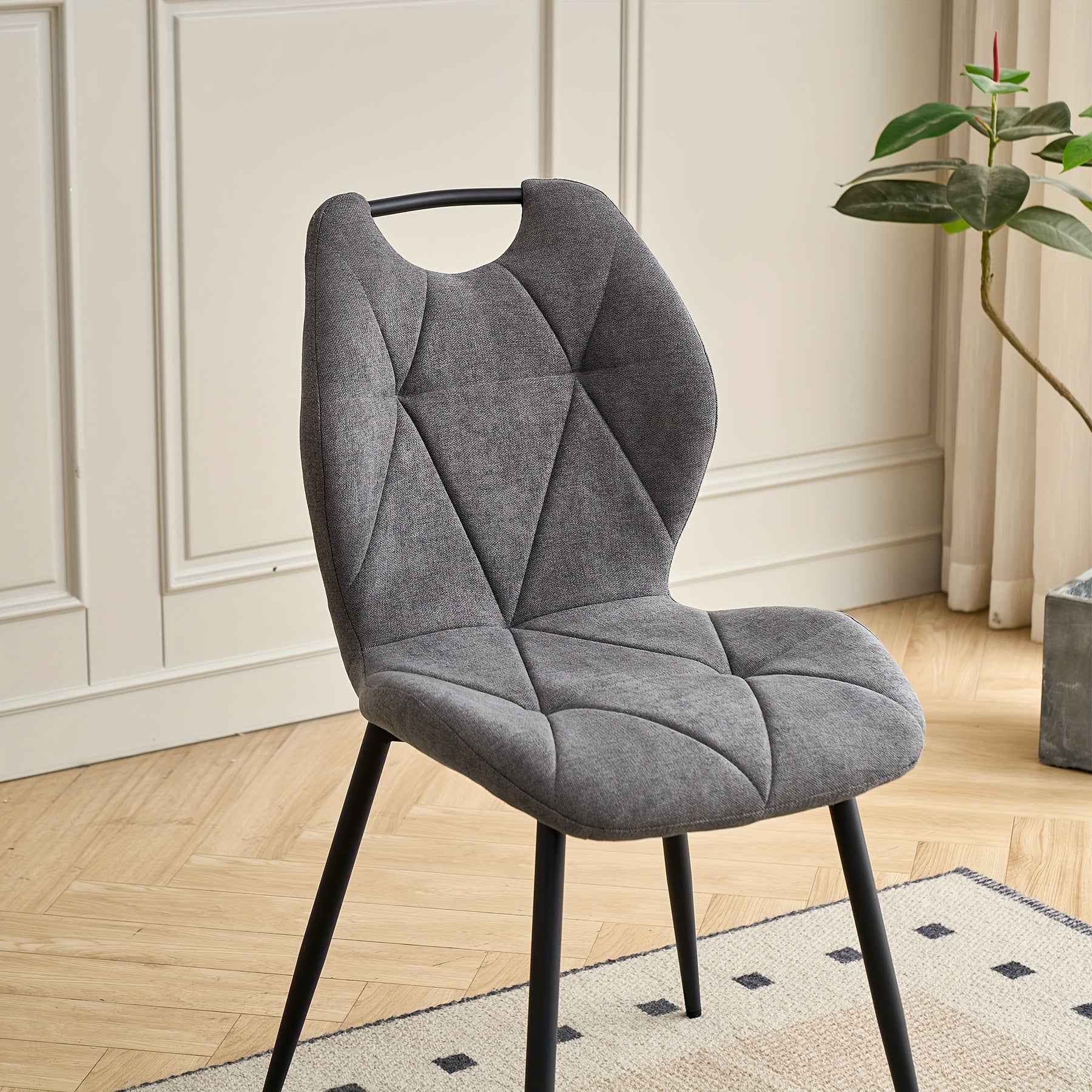 EGOONM Ensemble de 4 chaises de salle à manger, chaises de cuisine rembourrées avec dossier à volant et poignée, chaise basse moderne en tissu avec pieds en métal pour chambre à coucher, salon, appartement, chaises pour salon, ensemble table et chaises d