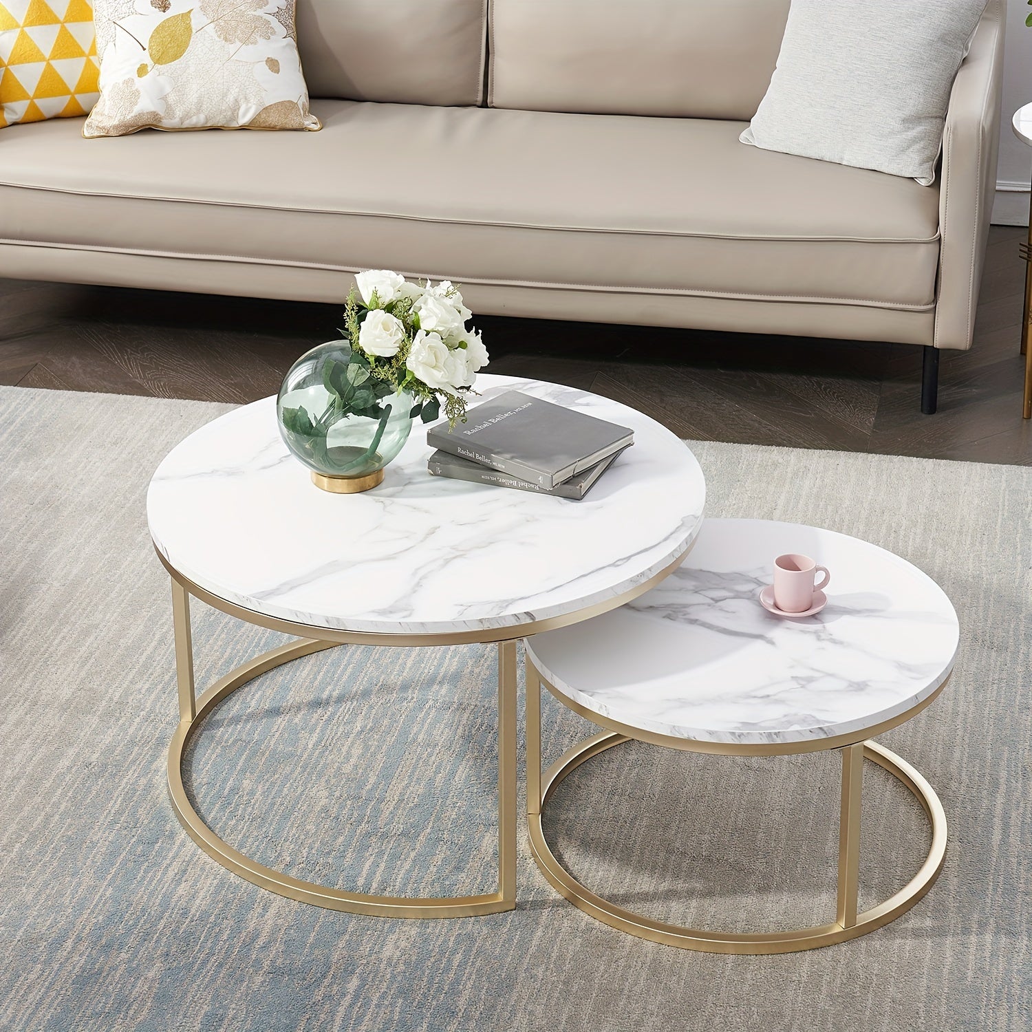 EGOONM Ensemble de 2 tables basses rondes, tables gigognes modernes pour salon, table basse avec plateau en bois imitation marbre blanc et cadre en métal doré pour chambre à coucher, balcon, cour