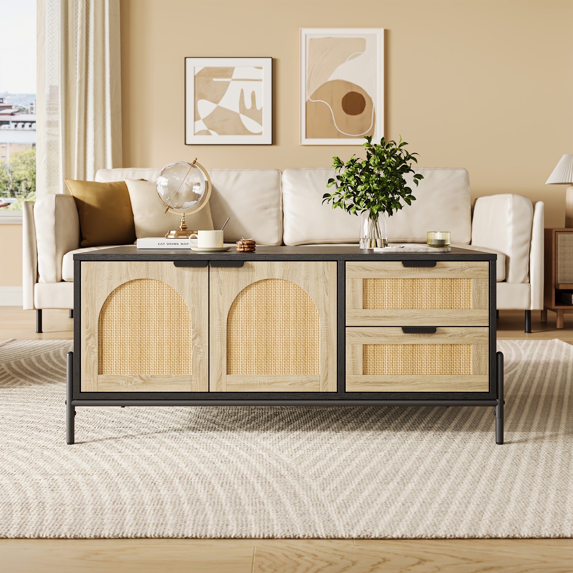 Table Basse en Rotin avec 2 Tiroirs de Rangement & Portes Arquées - Style Ferme Moderne du Milieu de Siècle, Cadre Robuste en MDF et Métal, Finition Noir & Naturel Rotin, 104x55x45cm, Meuble de Salon Facile à Assembler, Table Basse pour le Salon, Pièce M