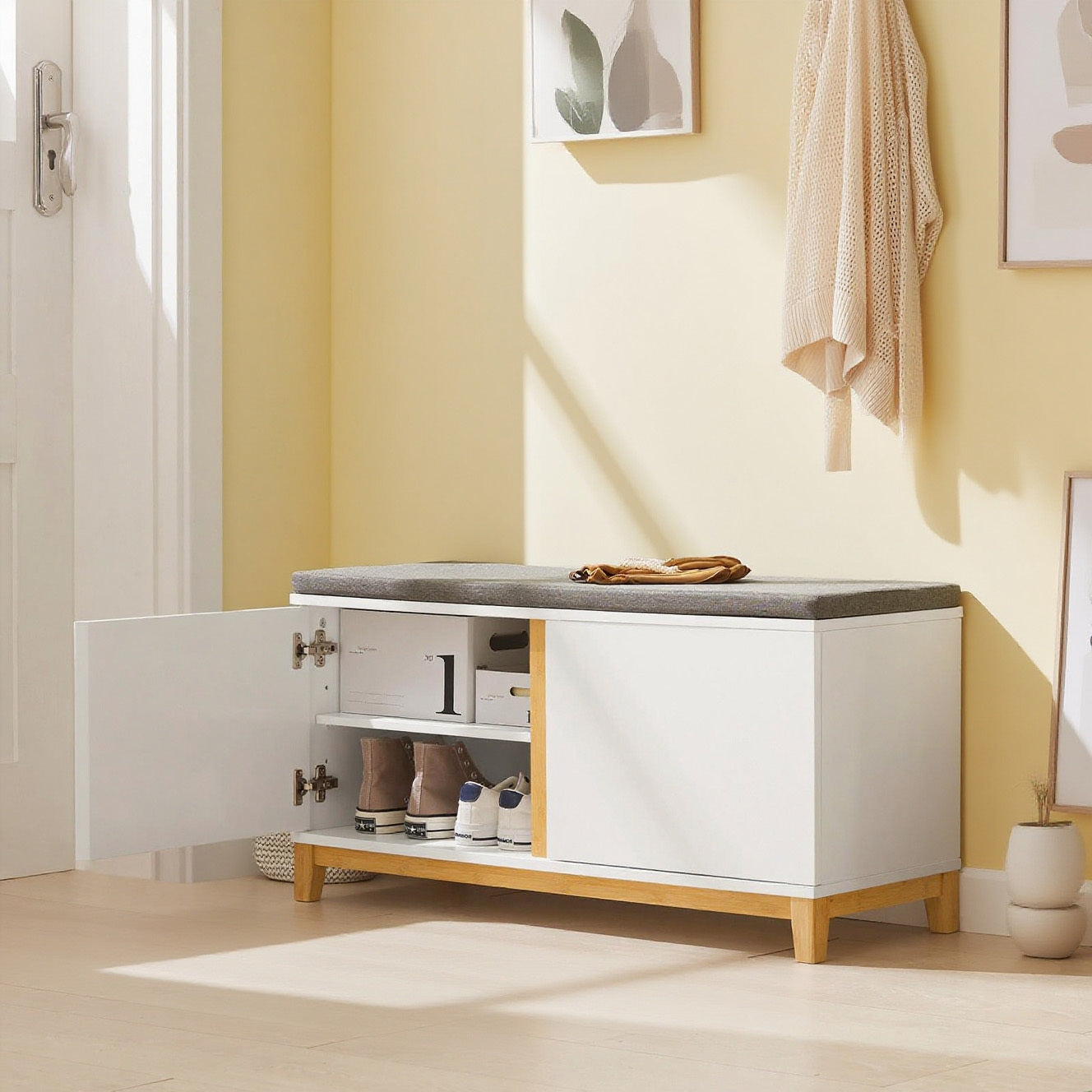 Banc à Chaussures - 90x34x46 cm Blanc - Siège Rembourré et 2 Portes - Banc de Rangement, Meuble à Chaussures d'Entrée, Armoire à Chaussures, pour Couloir, Entrée, Chambre à Coucher, SoBuy FSR117-W