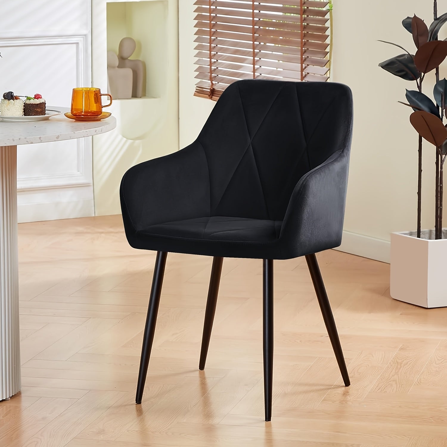 Ensemble de 2/4 chaises de salle à manger en velours/ cuir synthétique avec un design à la mode, fauteuils à dossier, fauteuil avec jambes en métal noir, fauteuils confortables avec siège rembourré
