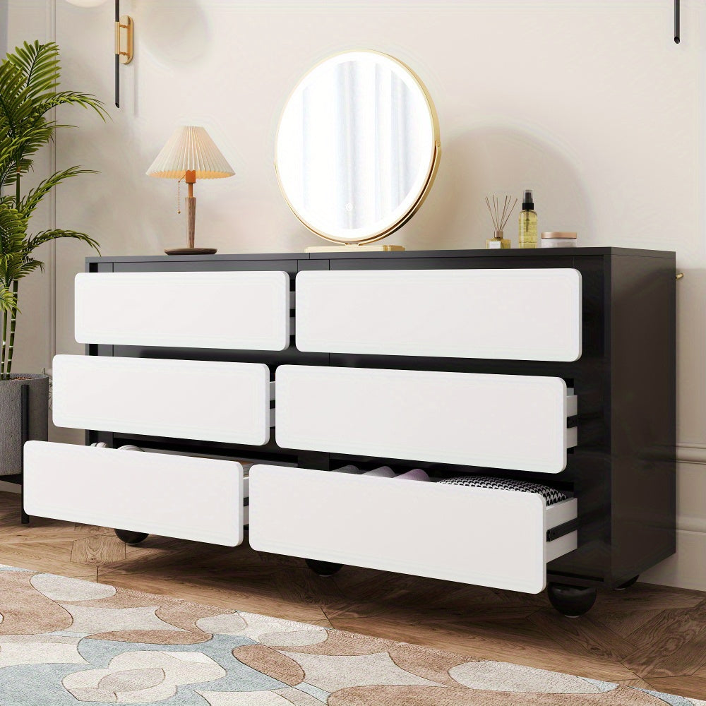Un élégant buffet présentant un coffre à six tiroirs et une table de toilette moderne, conçu pour la praticité. Dimensions : 140x38x74,5 cm.