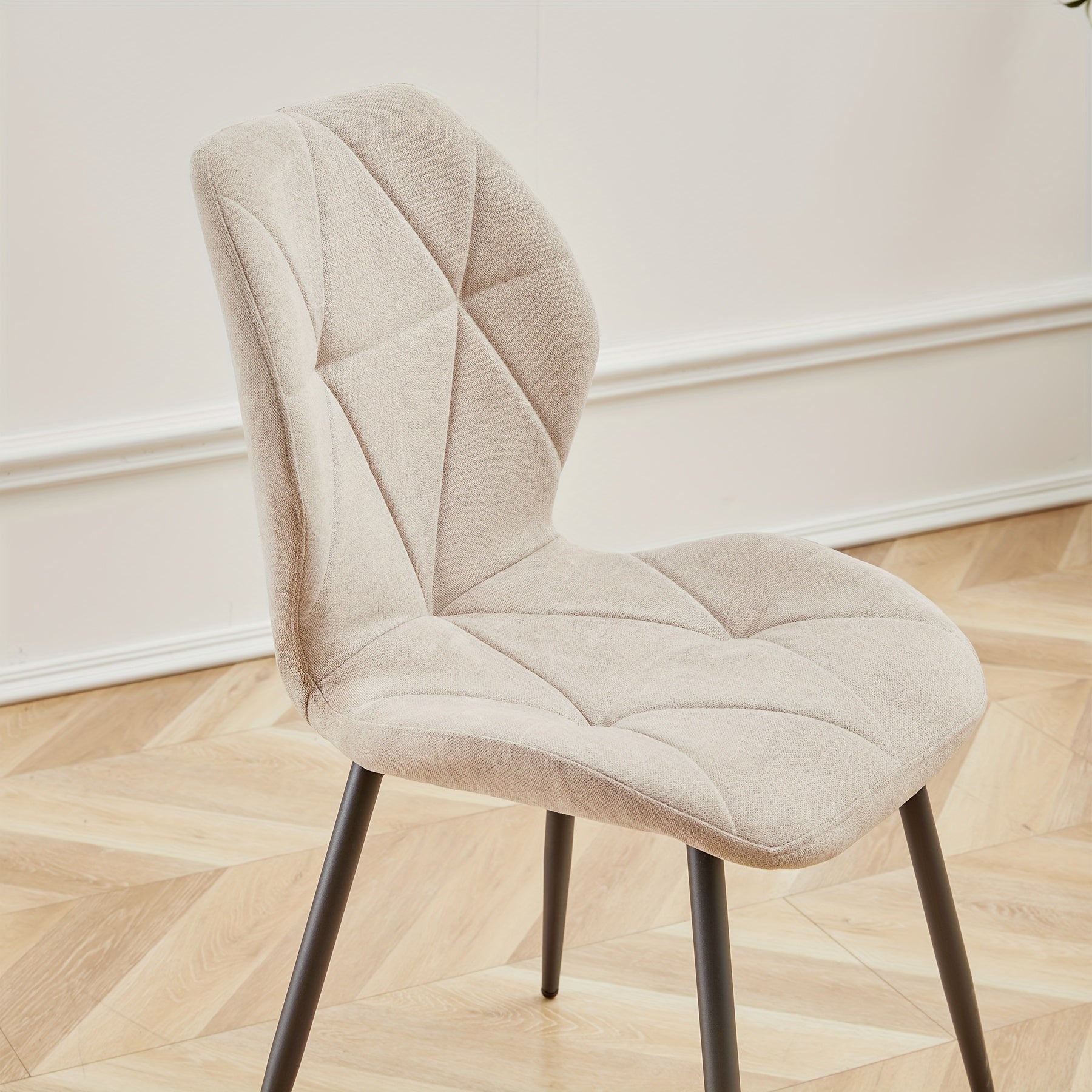 Ensemble de 4 chaises de salle à manger modernes du milieu du XXe siècle - Tissu en lin robuste et pieds en métal noir, design ergonomique sans bras, surface facile à nettoyer pour salle à manger, salon, cuisine - Compatible avec les sols en bois dur - M