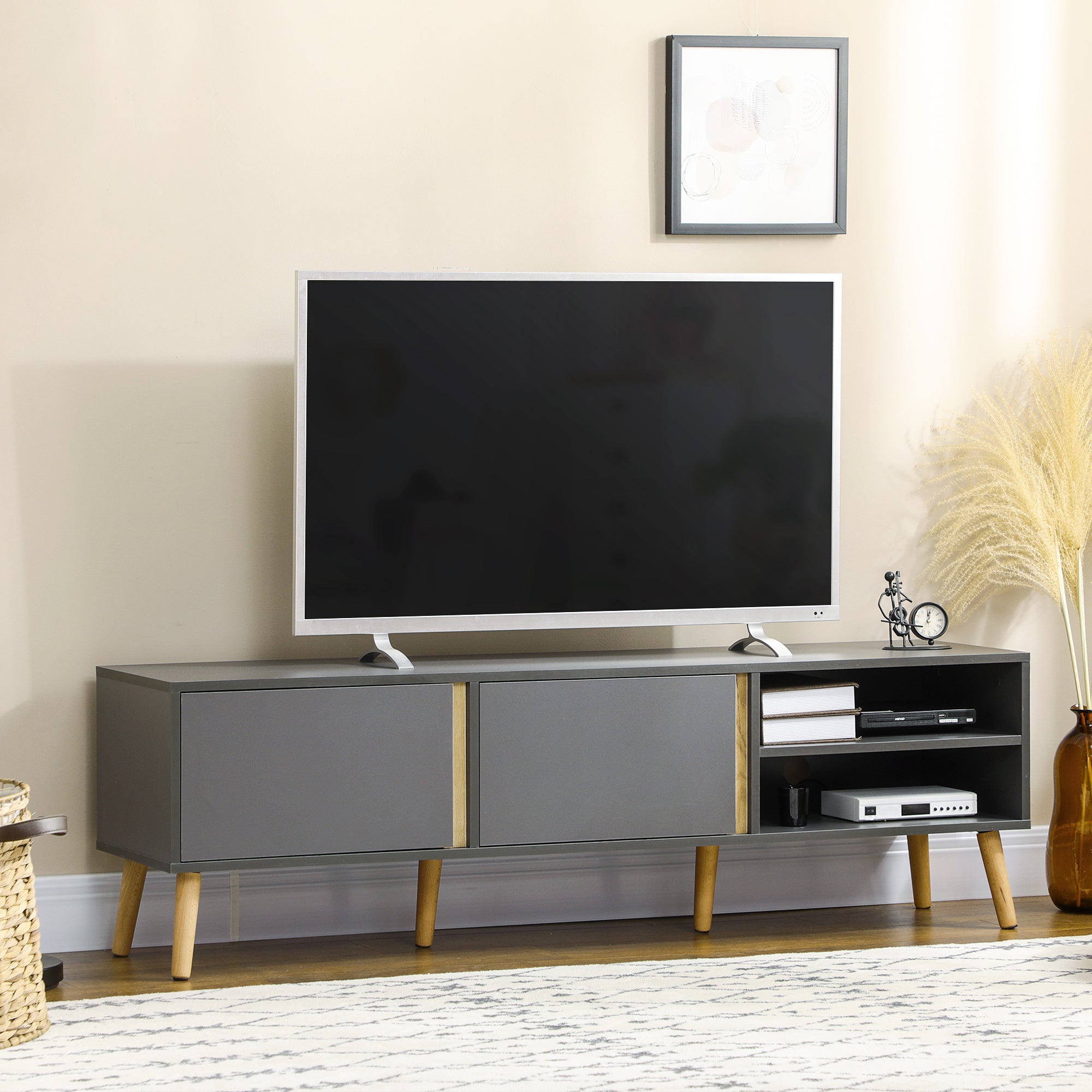 HOMCOM Meuble TV banc TV pour télévision jusqu'à 55 pouces design scandinave 2 portes 2 niches avec passe-câbles 150 x 35 x 45 cm gris foncé
