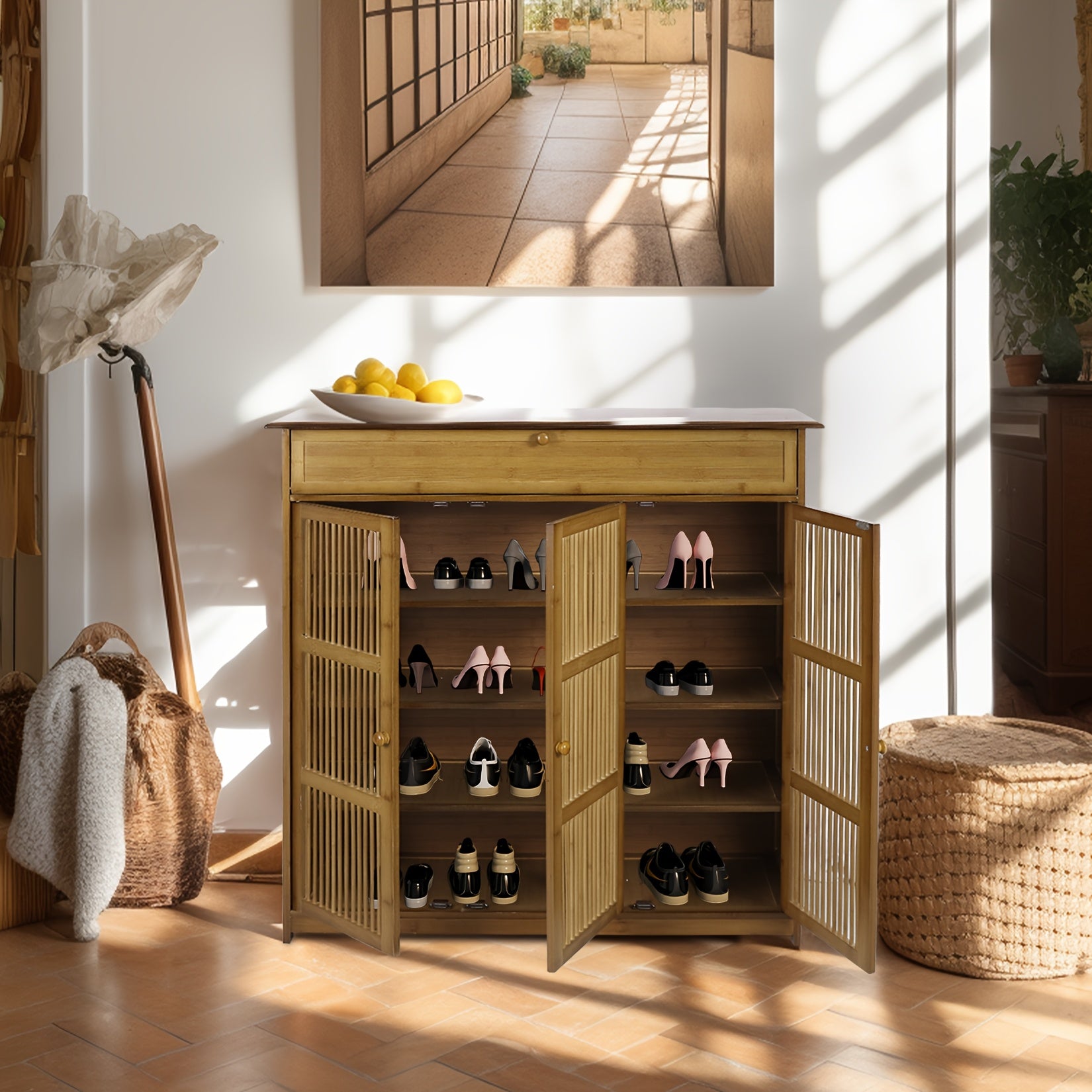 Armoire de rangement pour chaussures en bambou à 4 niveaux avec 3 portes creuses - Organisateur d'entrée autonome pour couloir, salon ou chambre à coucher, finition naturelle, capacité de 10 kg, sans tuyaux métalliques, organisateur de rangement pour cha