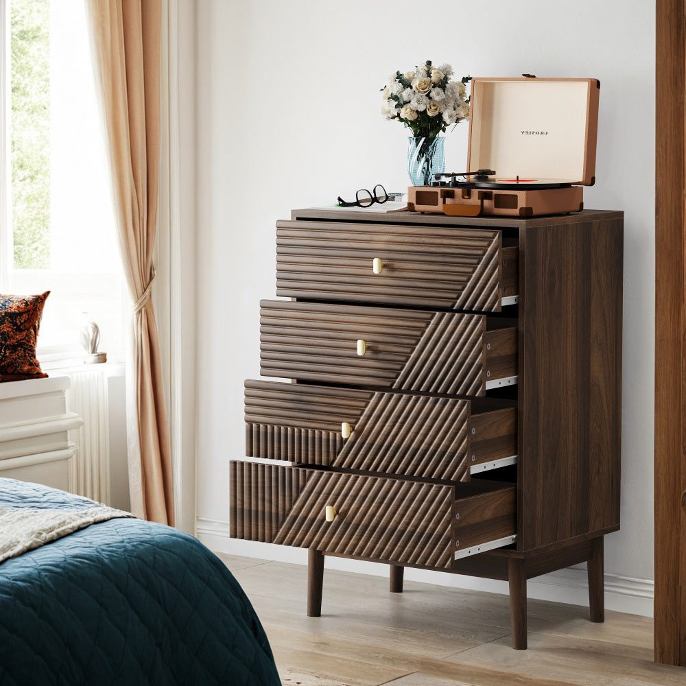 Un armoire avec quatre tiroirs, présentant un design contemporain, idéal pour être utilisé comme table de chevet ou pour le rangement, fabriqué en bois, et stylisé pour une esthétique rétro, parfait pour les salons, les chambres et les couloirs (fabriqué